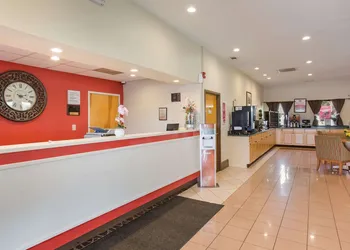 Econo Lodge Inn & Suites Hardeeville I-95 hotel thumbnail 5