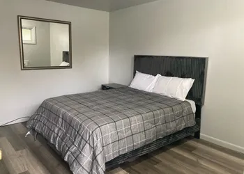 Motel 81 hotel thumbnail 2