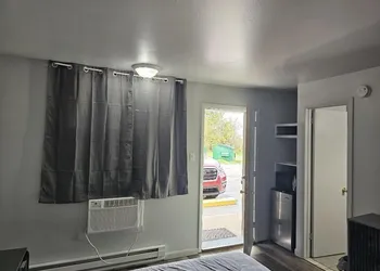 Motel 81 hotel thumbnail 3