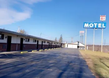 Motel 81 hotel thumbnail 5