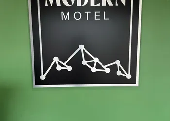 Modern Motel hotel thumbnail 2