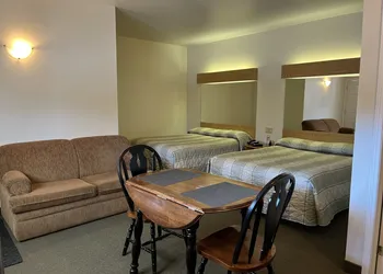 Calabogie Motor Inn hotel thumbnail 3