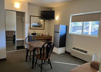Calabogie Motor Inn hotel thumbnail 4