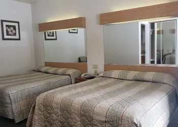 Calabogie Motor Inn hotel thumbnail 5