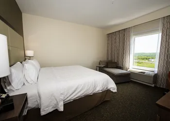 Hampton Inn & Suites by Hilton Truro hotel thumbnail 8
