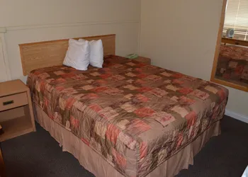 TC Motel hotel thumbnail 2