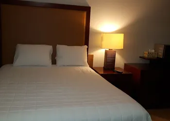 Edgewater Inn hotel thumbnail 5