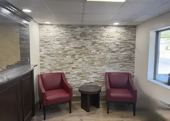 Red Roof Inn & Suites Swansea hotel thumbnail 2