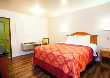 Tropic Lodge hotel thumbnail 5