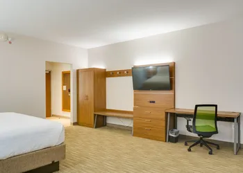Holiday Inn Express & Suites Russellville by IHG hotel thumbnail 4