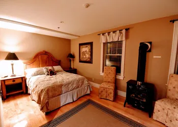 The Burleigh Falls Inn & Suites hotel thumbnail 5