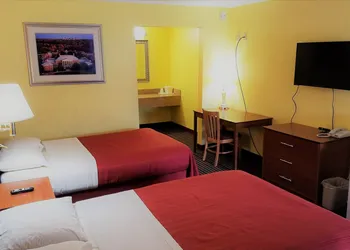 Roadway Inn hotel thumbnail 7