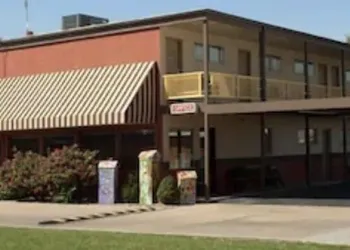 Big Bend Traveler's Inn hotel thumbnail 6