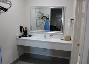 Scottish Inn & Suites - IAH Airport hotel thumbnail 5