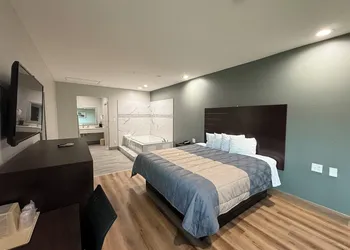 Scottish Inn & Suites - IAH Airport hotel thumbnail 7