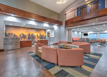 La Quinta Inn & Suites by Wyndham Fort Worth NE Mall hotel thumbnail 2