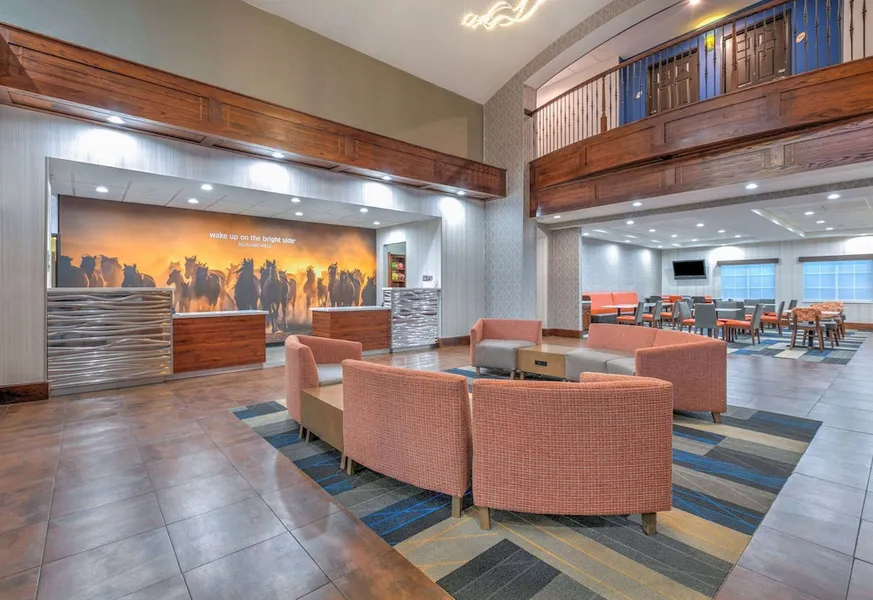 La Quinta Inn & Suites by Wyndham Fort Worth NE Mall hotel detail image 2