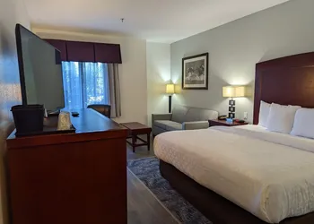 La Quinta Inn & Suites by Wyndham Fort Worth NE Mall hotel thumbnail 6