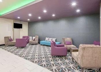 La Quinta Inn & Suites by Wyndham Weatherford OK hotel thumbnail 2
