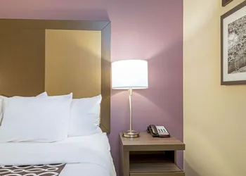 La Quinta Inn & Suites by Wyndham Weatherford OK hotel thumbnail 8