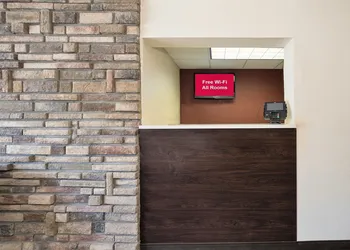 Red Roof Inn Cortland hotel thumbnail 3