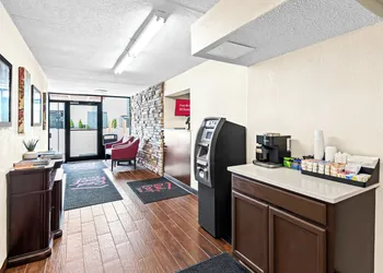 Red Roof Inn Cortland hotel thumbnail 4