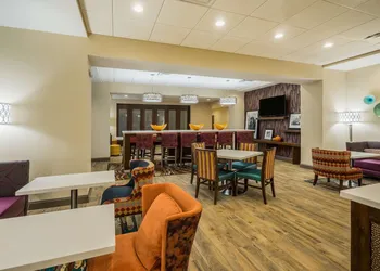 Hampton Inn Newport hotel thumbnail 2