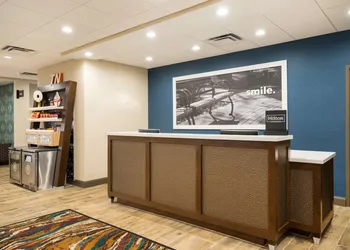 Hampton Inn Newport hotel thumbnail 3