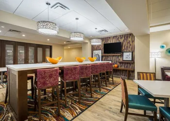 Hampton Inn Newport hotel thumbnail 4