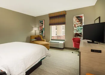 Hampton Inn Newport hotel thumbnail 7