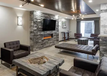 Ramada by Wyndham Revelstoke hotel thumbnail 3
