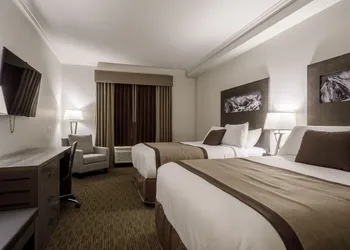 Ramada by Wyndham Revelstoke hotel thumbnail 7