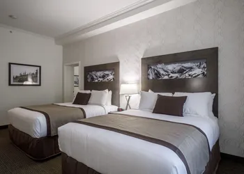 Ramada by Wyndham Revelstoke hotel thumbnail 8