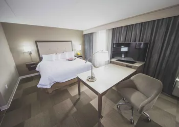 Hampton Inn & Suites by Hilton Bolton hotel thumbnail 5