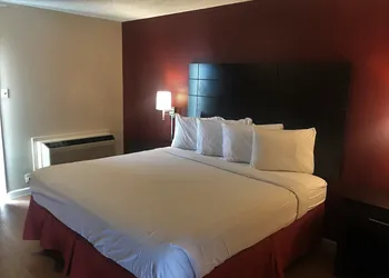 Red Roof Inn & Suites San Angelo hotel thumbnail 3