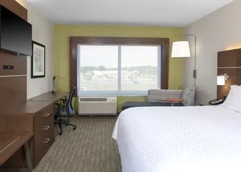 Holiday Inn Express and Suites King George- Dahlgren by IHG hotel thumbnail 3