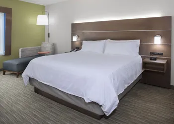Holiday Inn Express and Suites King George- Dahlgren by IHG hotel thumbnail 5