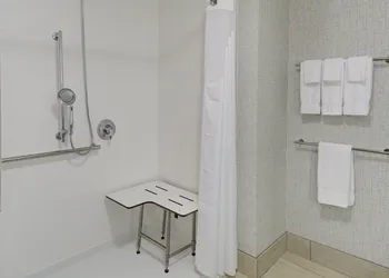 Holiday Inn Express and Suites King George- Dahlgren by IHG hotel thumbnail 8