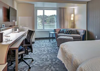 Courtyard by Marriott Appleton Riverfront hotel thumbnail 5