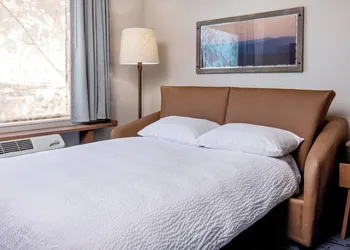 Fairfield Inn & Suites by Marriott McPherson hotel thumbnail 8