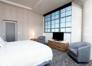 Courtyard by Marriott Waterloo Cedar Falls hotel thumbnail 4