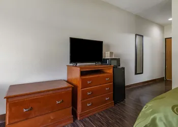 Quality Inn Redgranite hotel thumbnail 5