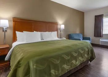 Quality Inn Redgranite hotel thumbnail 6