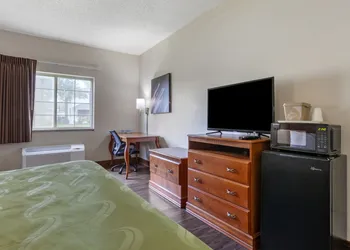 Quality Inn Redgranite hotel thumbnail 7