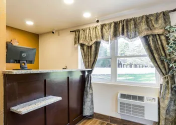 Rodeway Inn Middleboro - Plymouth hotel thumbnail 6