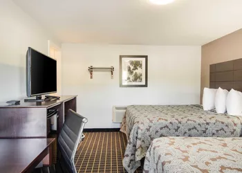 Rodeway Inn Middleboro - Plymouth hotel thumbnail 8