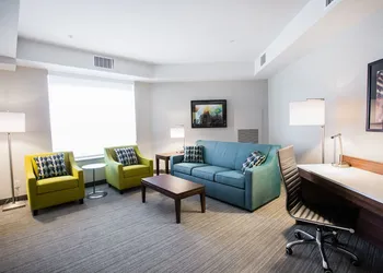 Holiday Inn Calgary South Conference Center by IHG hotel thumbnail 4