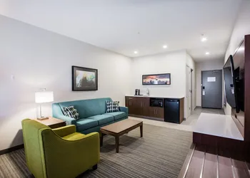 Holiday Inn Calgary South Conference Center by IHG hotel thumbnail 5