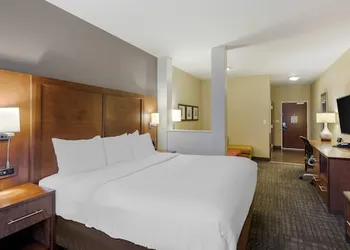 Comfort Suites Loveland hotel thumbnail 5