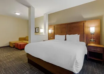 Comfort Suites Loveland hotel thumbnail 8